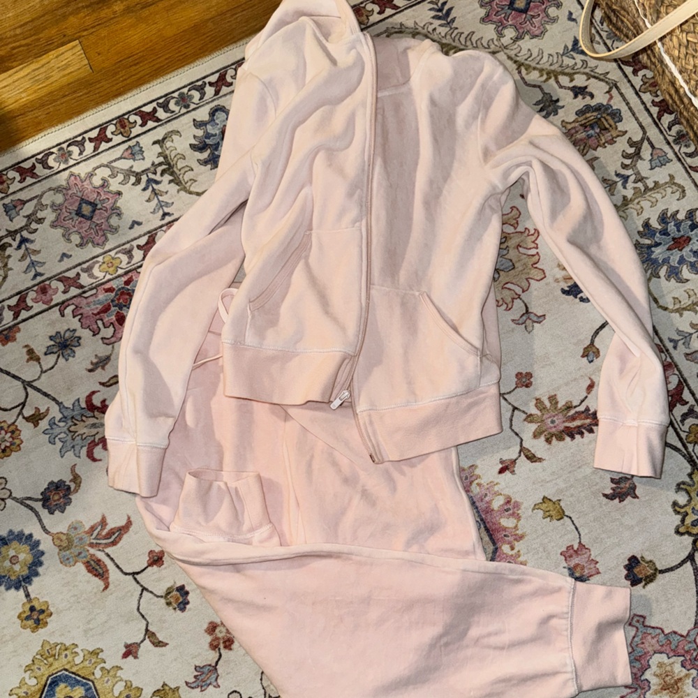SUNDAY BEST. ARITZIA. LIGHT PINK VELVET MATCHING SET